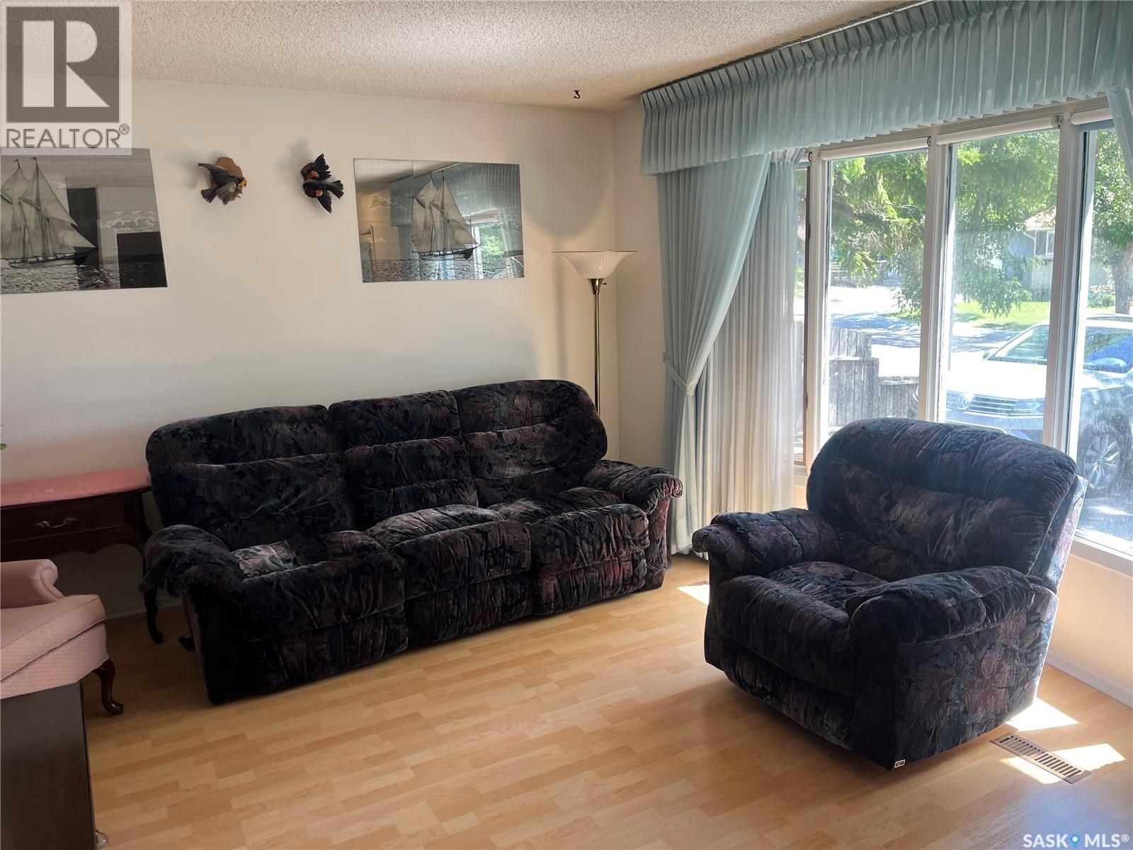7 Watts Bay, Regina, Saskatchewan  S4N 5G6 - Photo 4 - SK040325