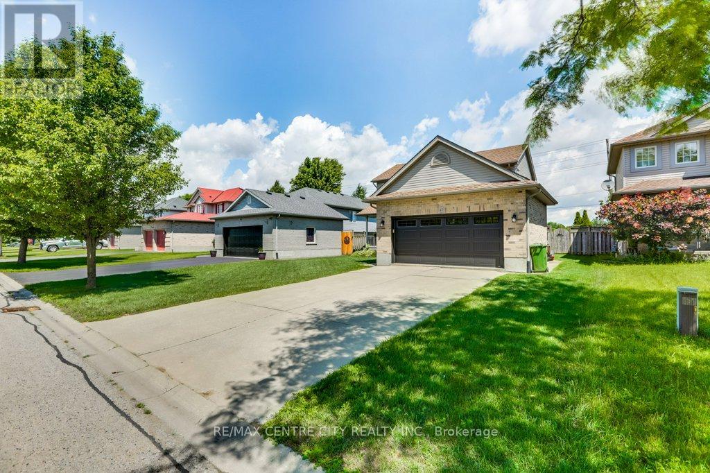 45 Riverbank Drive, St. Thomas, Ontario  N5P 4M8 - Photo 3 - X13482528