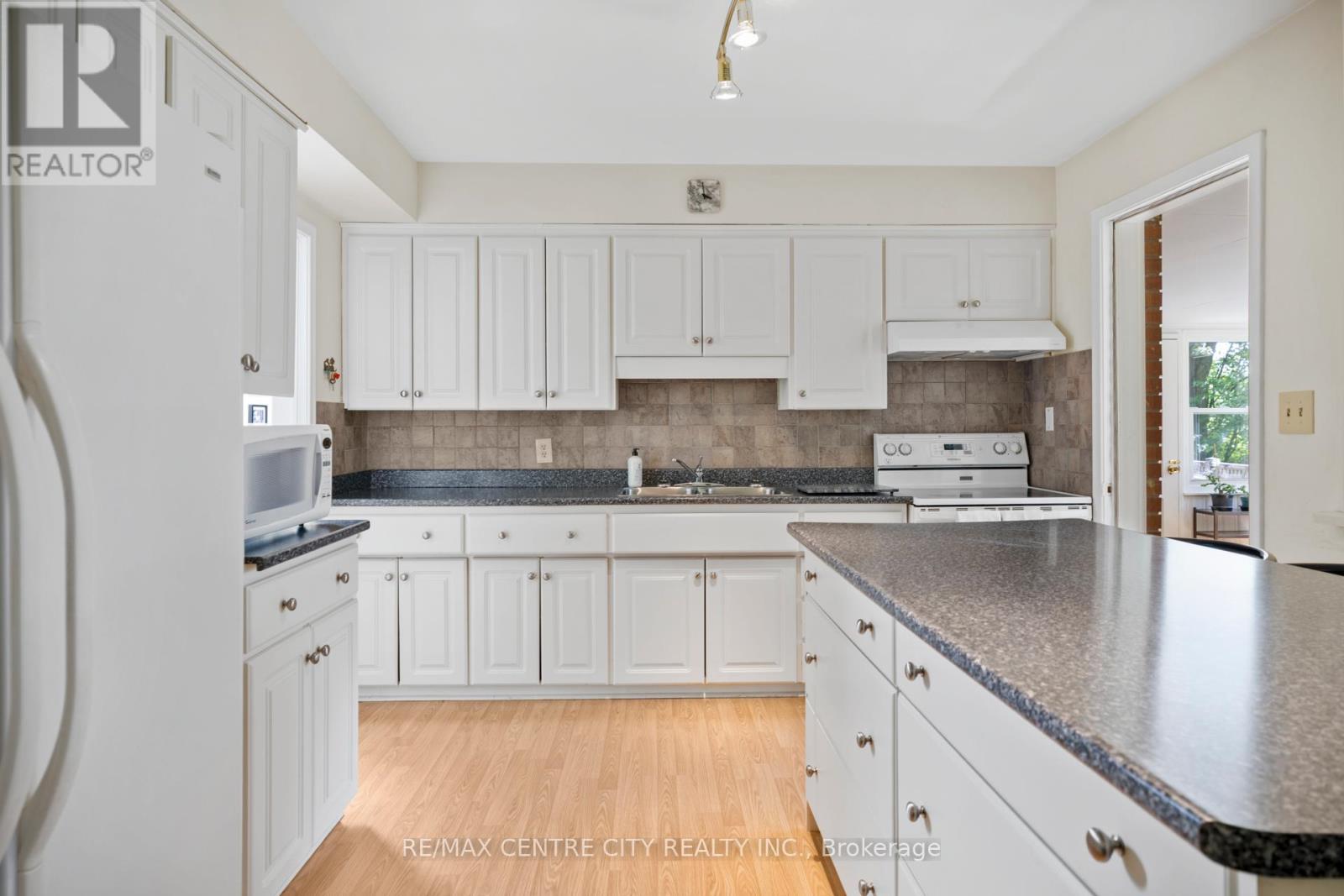 46 Brentwood Crescent, London North, Ontario  N6G 1X2 - Photo 10 - X13482584