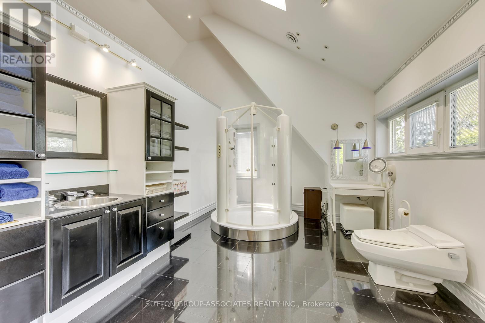 18 Martin Grove Road, Toronto, Ontario  M9B 4J9 - Photo 17 - W13460792
