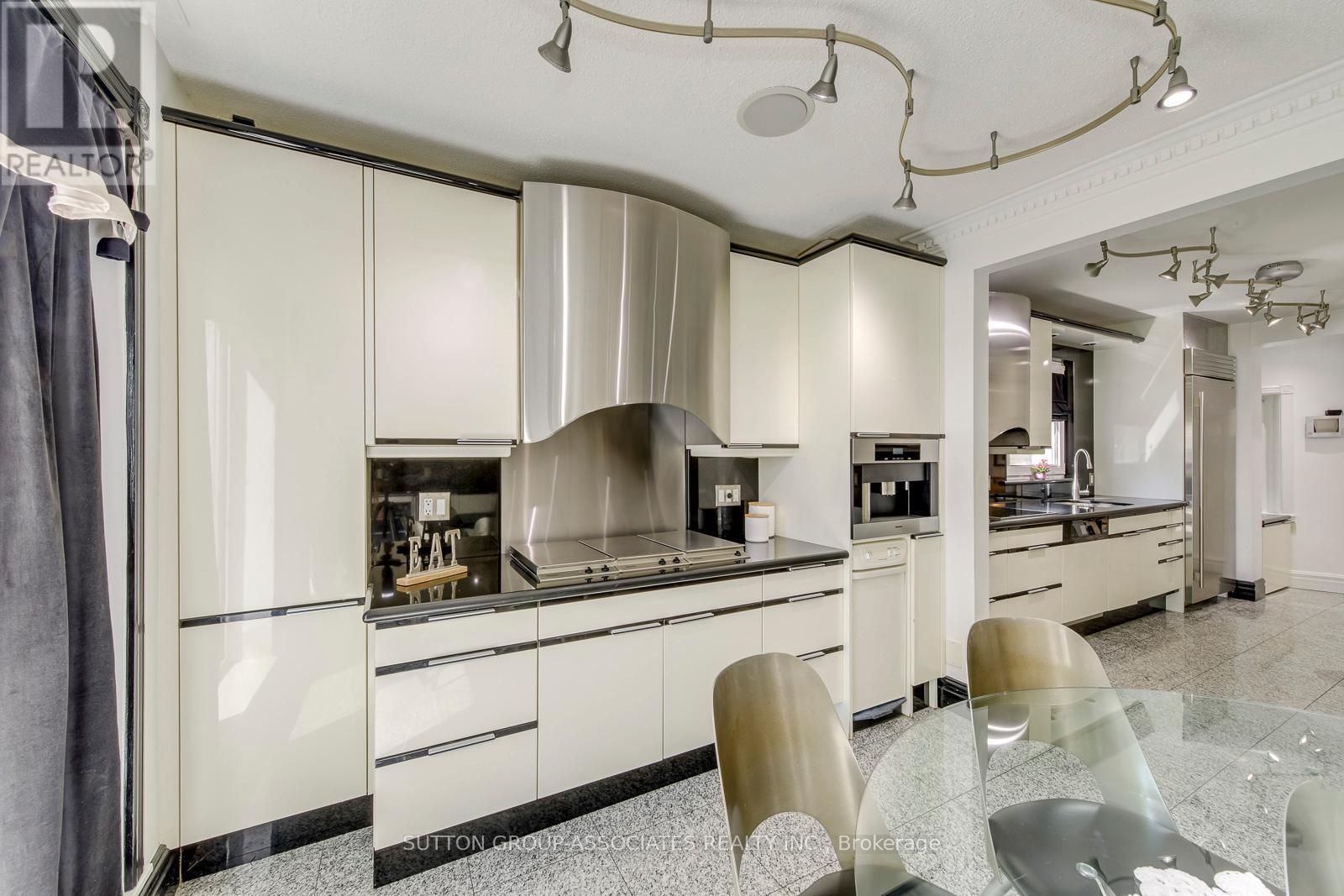 18 Martin Grove Road, Toronto, Ontario  M9B 4J9 - Photo 7 - W13460792