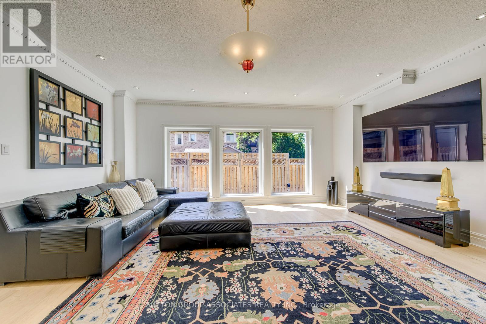 18 Martin Grove Road, Toronto, Ontario  M9B 4J9 - Photo 5 - W13460792