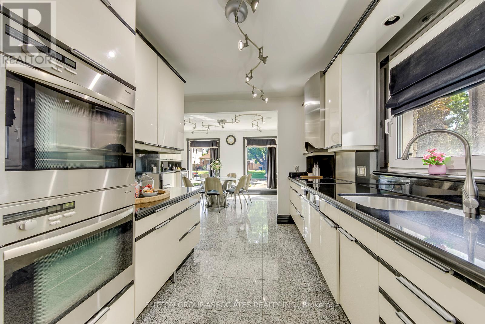 18 Martin Grove Road, Toronto, Ontario  M9B 4J9 - Photo 9 - W13460792