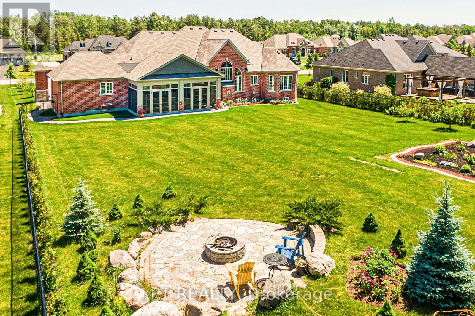 18 Wolford Court, Georgina, Ontario  L4P 0B1 - Photo 4 - N13482506