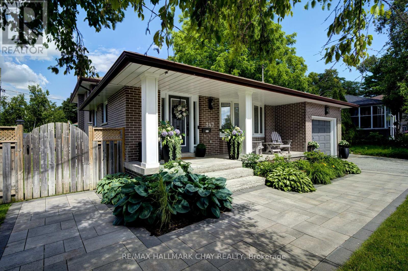 247 St. Vincent Street, Barrie (Wellington), Ontario L4M 3Z7 - Photo 2 - S13482526