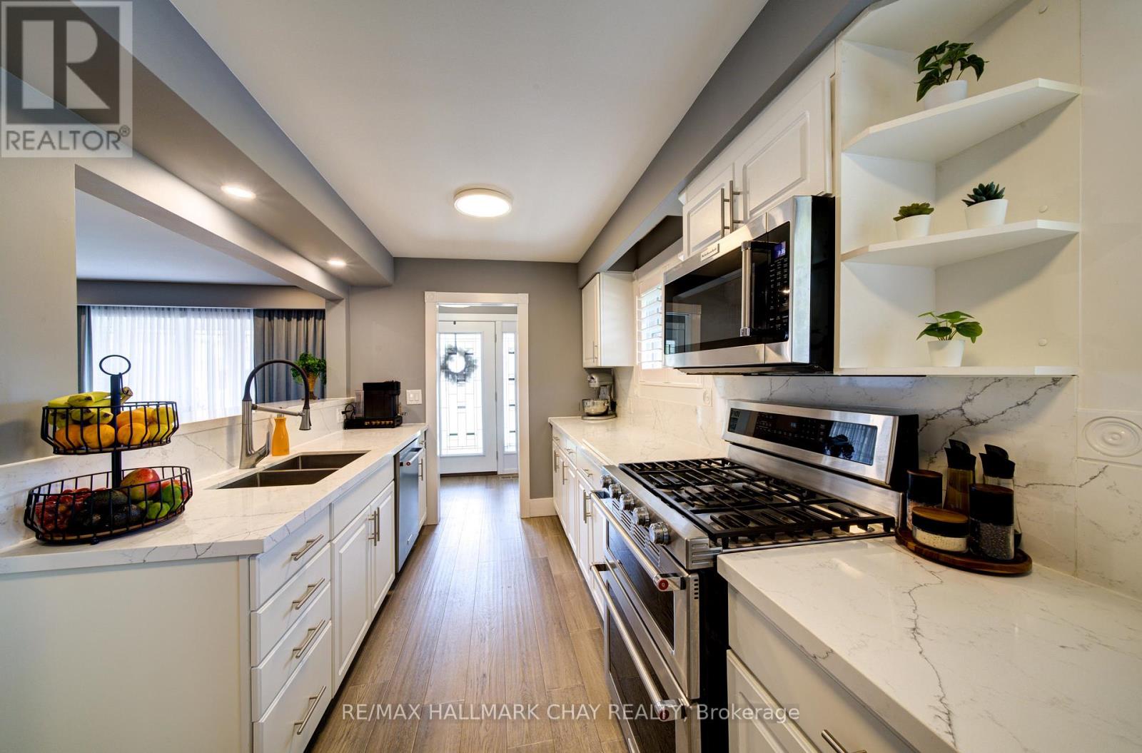 247 St. Vincent Street, Barrie (Wellington), Ontario L4M 3Z7 - Photo 8 - S13482526