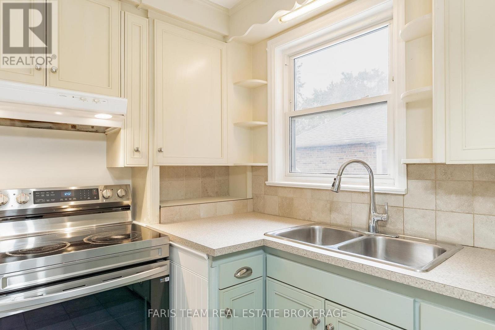 149 John Street, Toronto, Ontario  M9N 1J9 - Photo 6 - W13482544