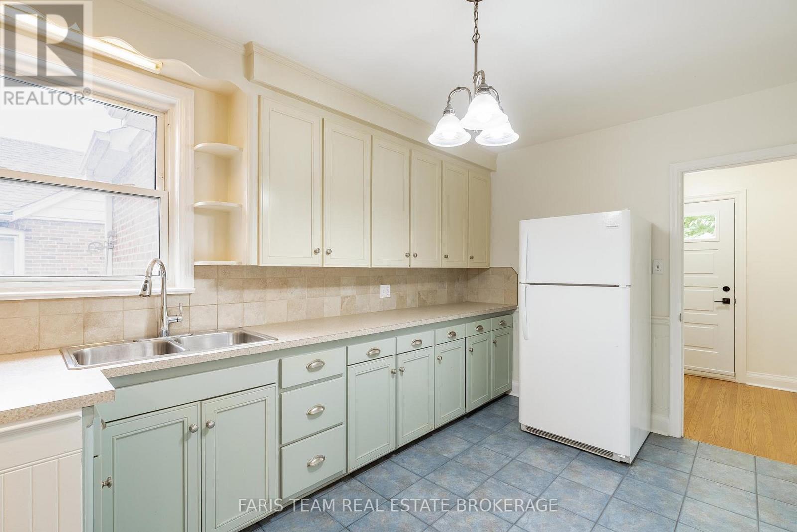 149 John Street, Toronto, Ontario  M9N 1J9 - Photo 7 - W13482544