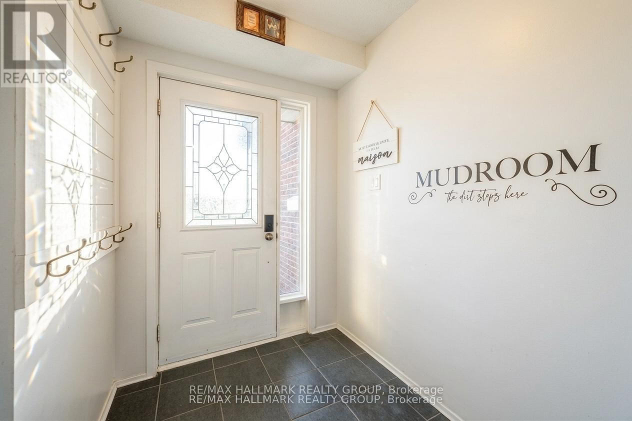 6382 St. Louis Drive, Ottawa, Ontario  K1C 2Y1 - Photo 3 - X13482714