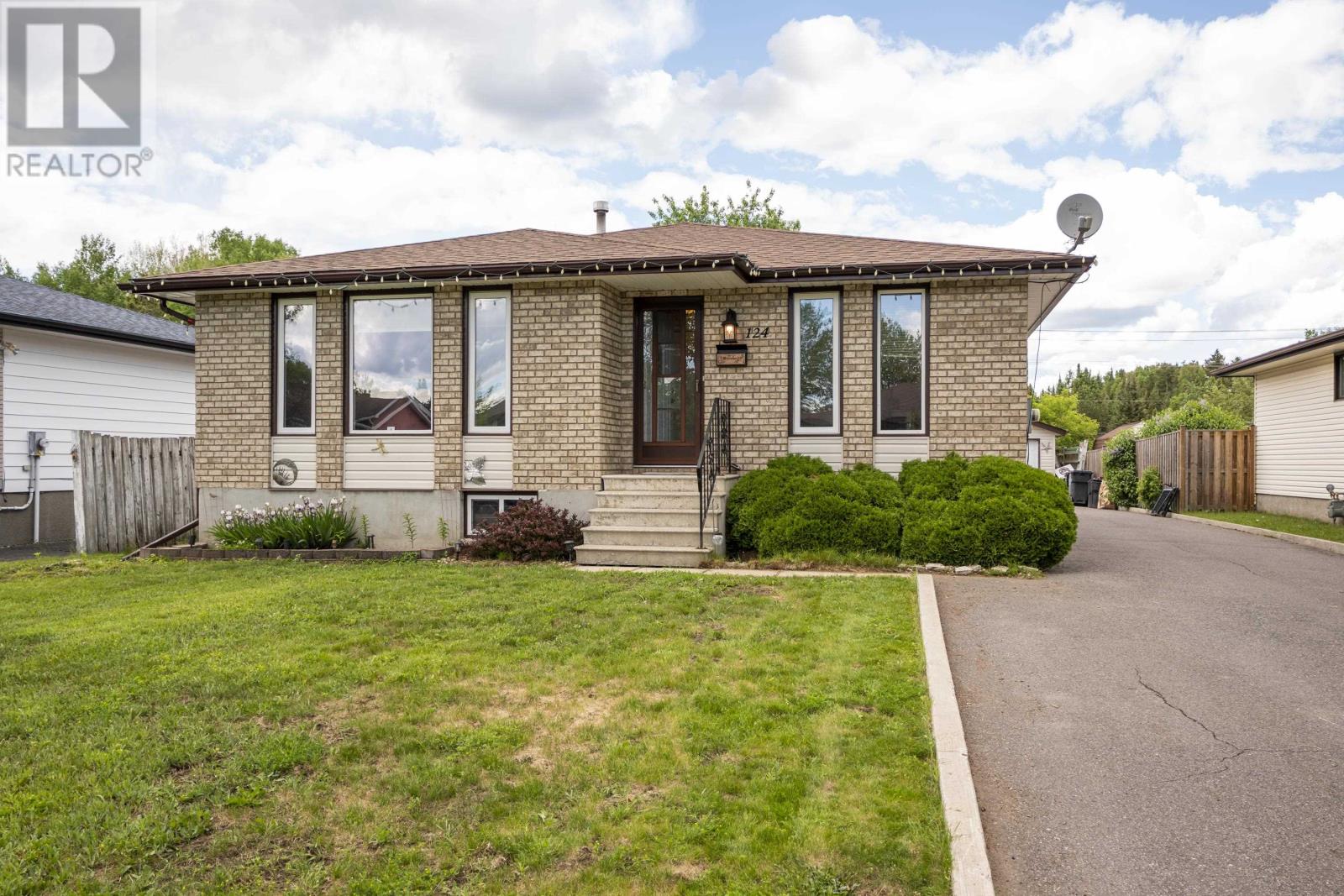 124 Welland ST, Thunder Bay, Ontario