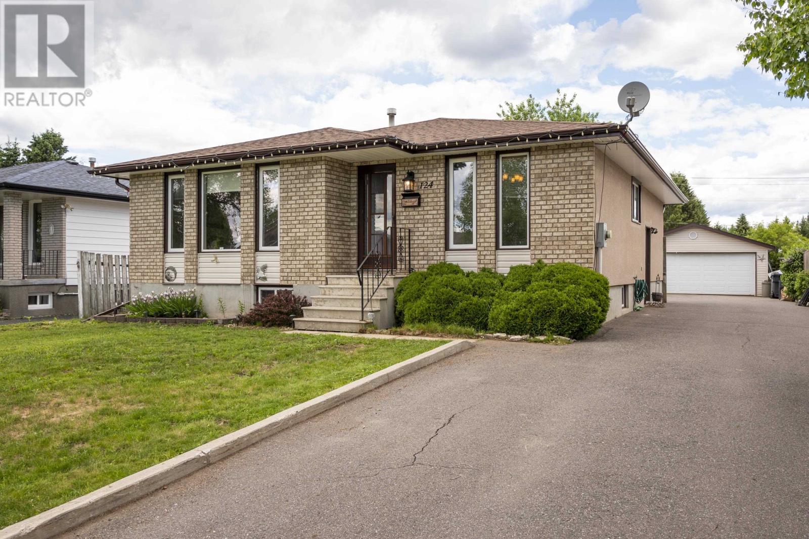 124 Welland St, Thunder Bay, Ontario  P7A 7T6 - Photo 2 - TB2601670