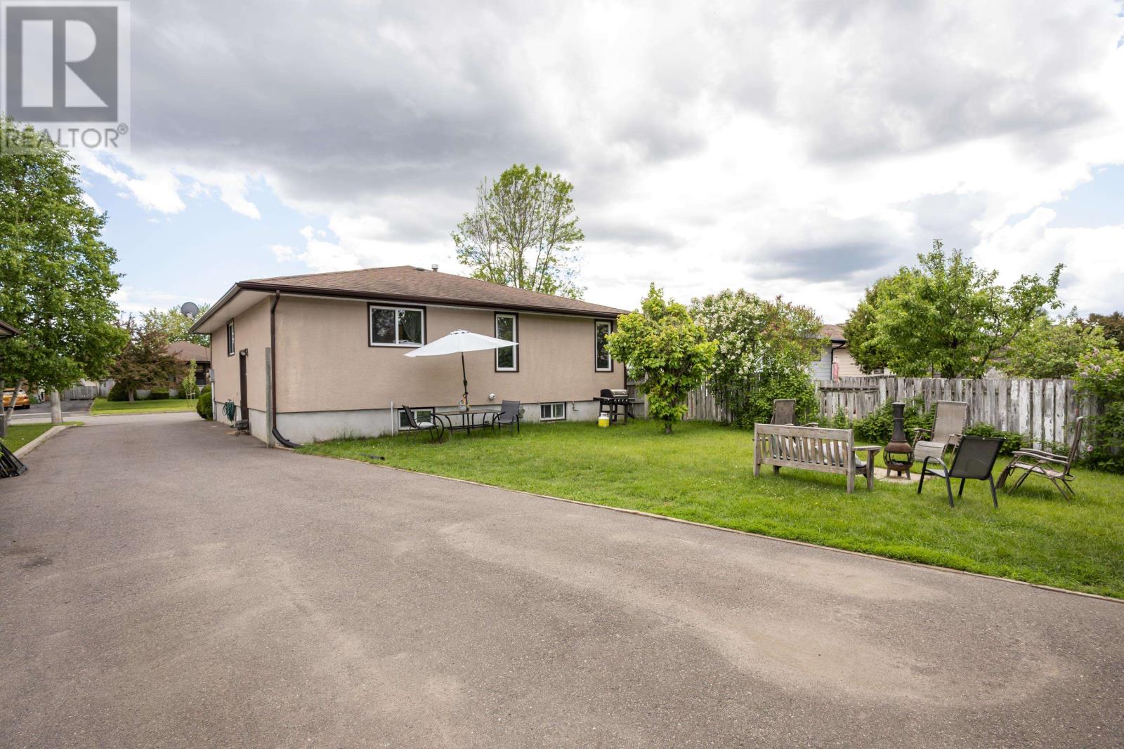 124 Welland St, Thunder Bay, Ontario  P7A 7T6 - Photo 3 - TB2601670