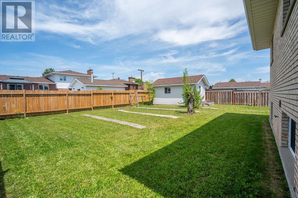 34 Bitonti Cres, Sault Ste. Marie, Ontario  P6C 6A9 - Photo 8 - SM261407