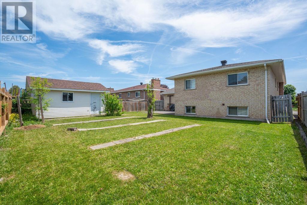 34 Bitonti Cres, Sault Ste. Marie, Ontario  P6C 6A9 - Photo 3 - SM261407