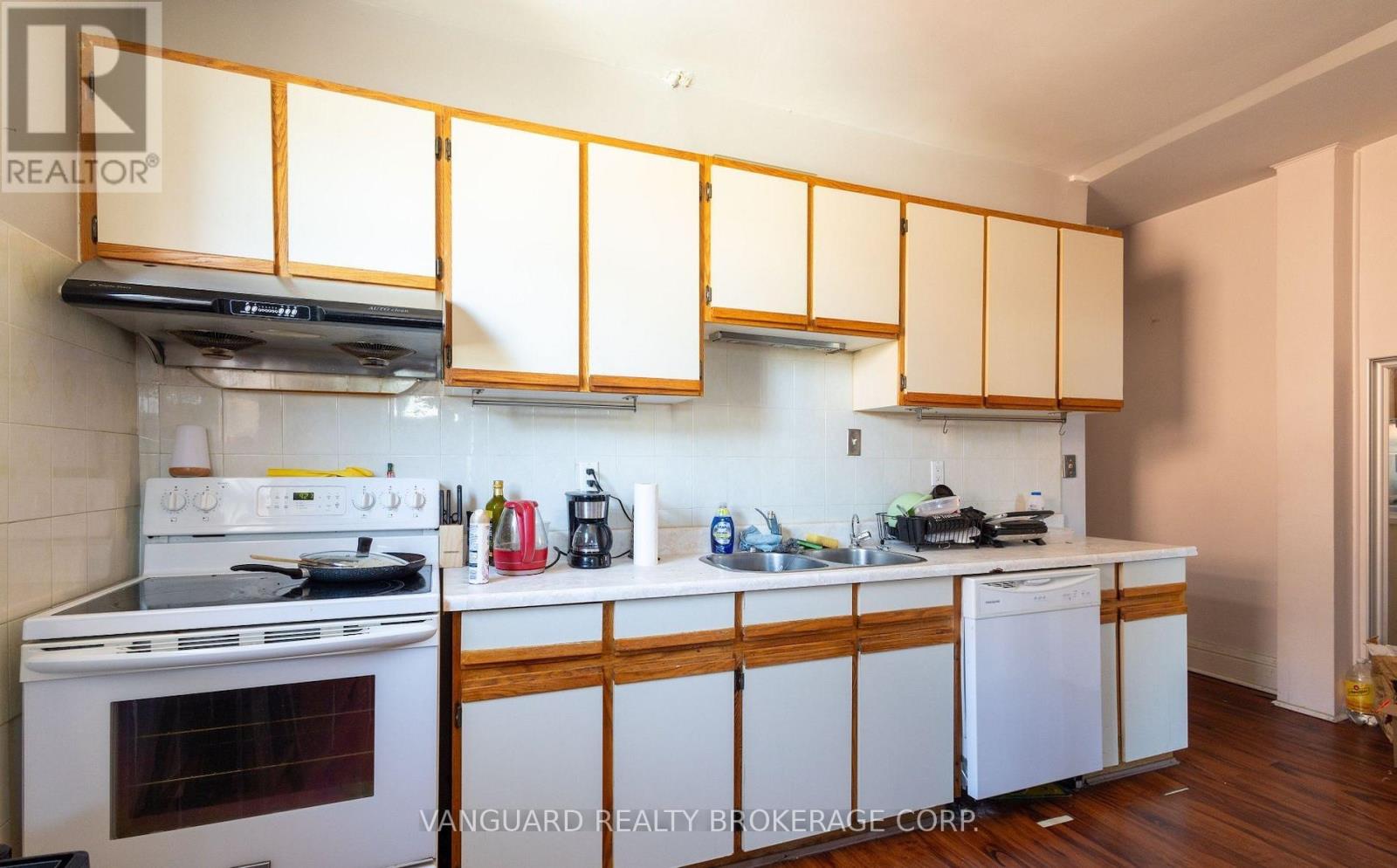 1212 Dufferin Street, Toronto, Ontario  M6H 4C1 - Photo 15 - W13415956