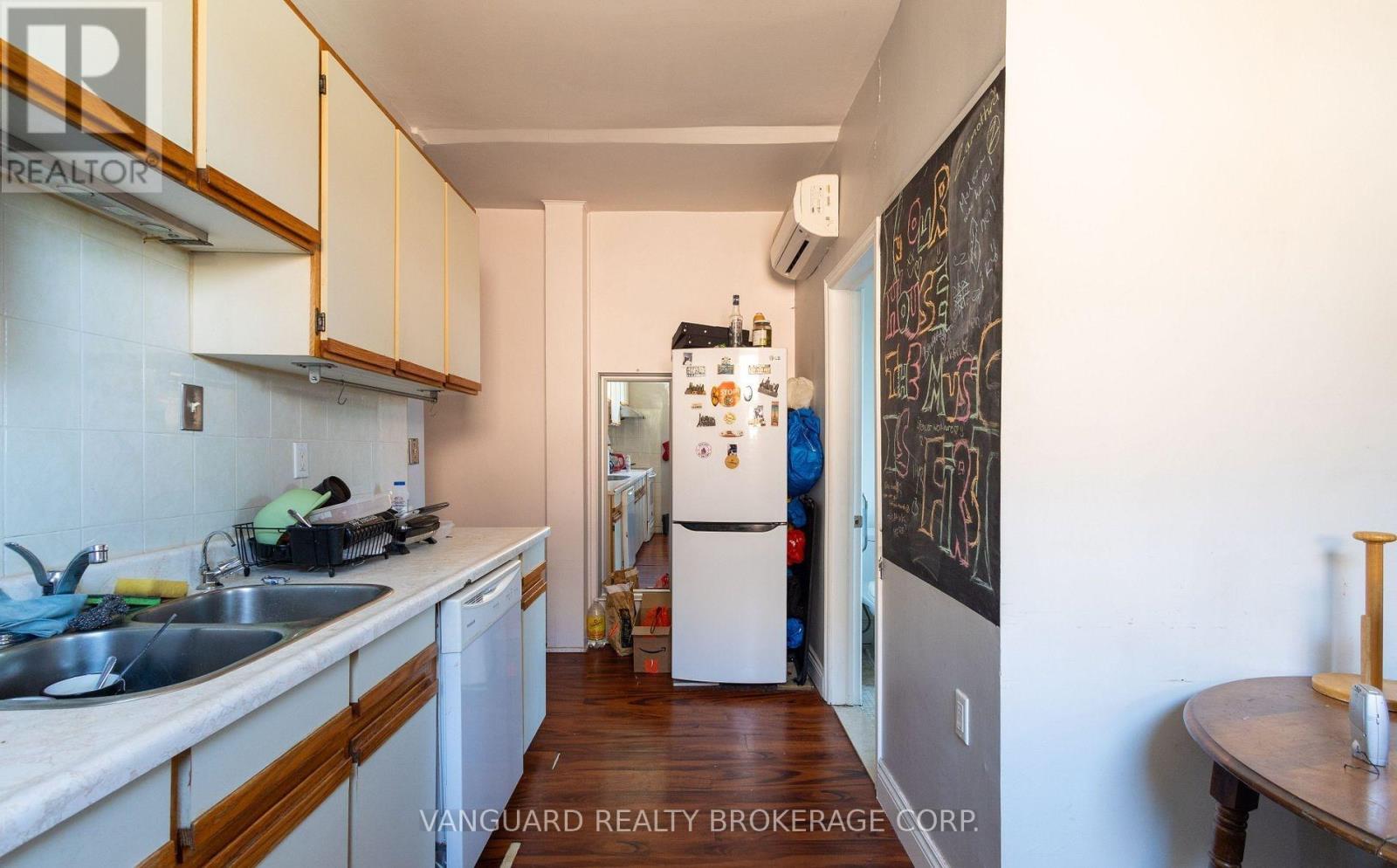 1212 Dufferin Street, Toronto, Ontario  M6H 4C1 - Photo 14 - W13415956