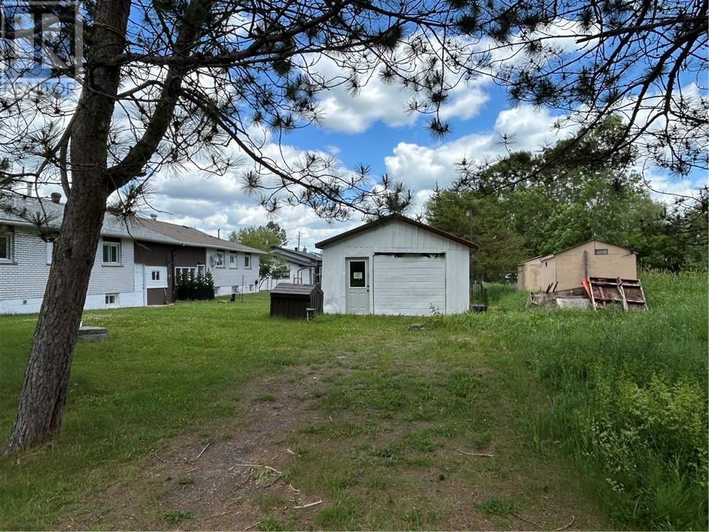 41 King Street E., St. Charles, Ontario  P0M 2W0 - Photo 4 - 2128730