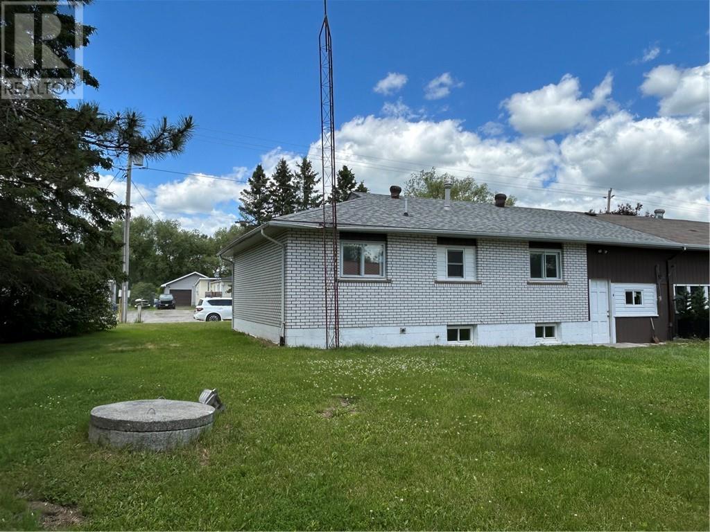41 King Street E., St. Charles, Ontario  P0M 2W0 - Photo 5 - 2128730