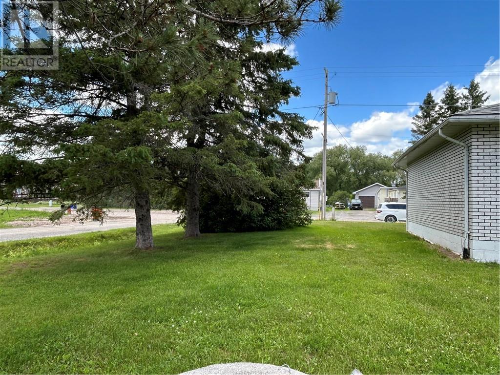 41 King Street E., St. Charles, Ontario  P0M 2W0 - Photo 7 - 2128730