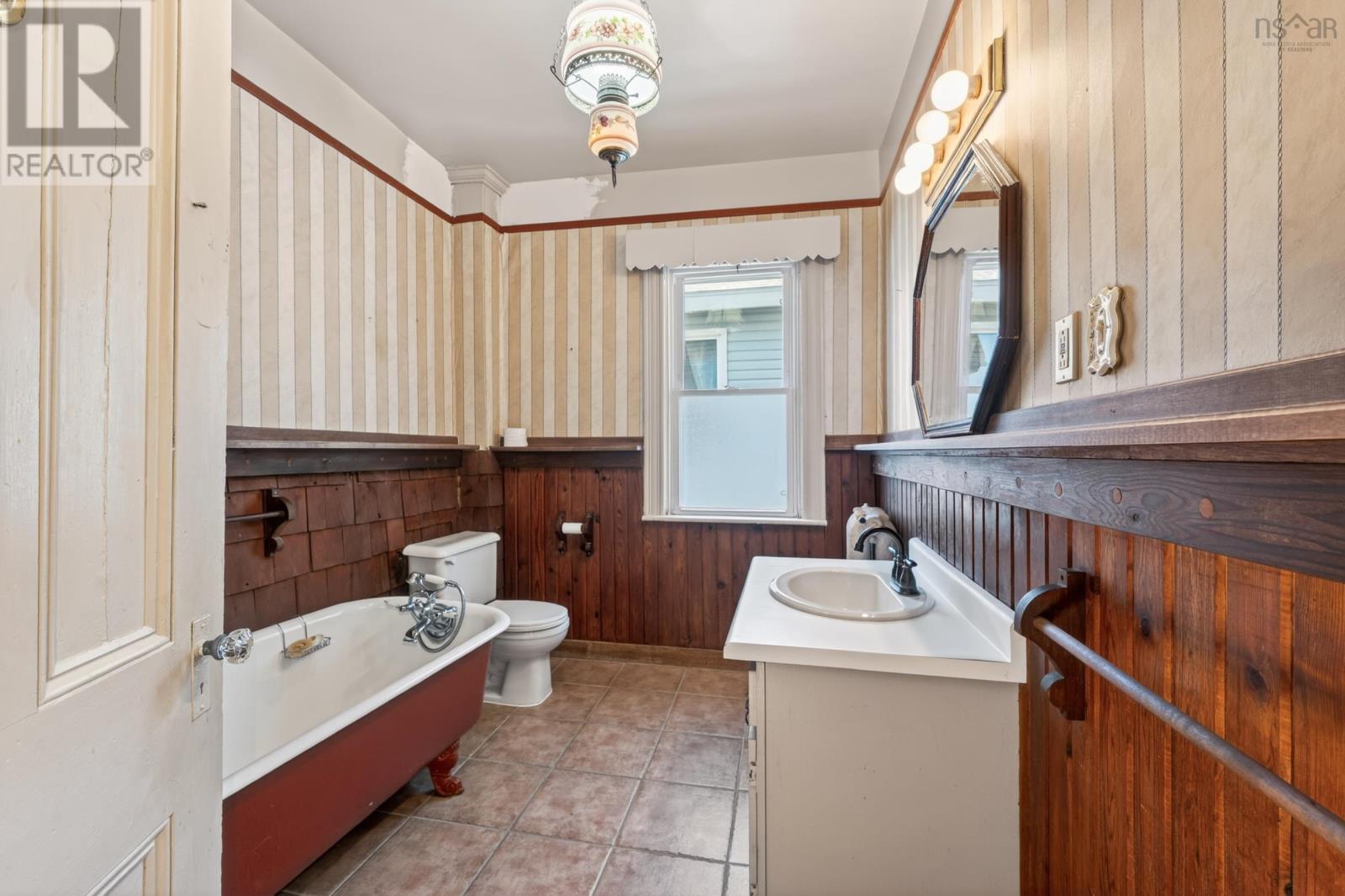 22 Beacon Street, Sydney, Nova Scotia B1P 4S9 - Photo 40 - 202613046