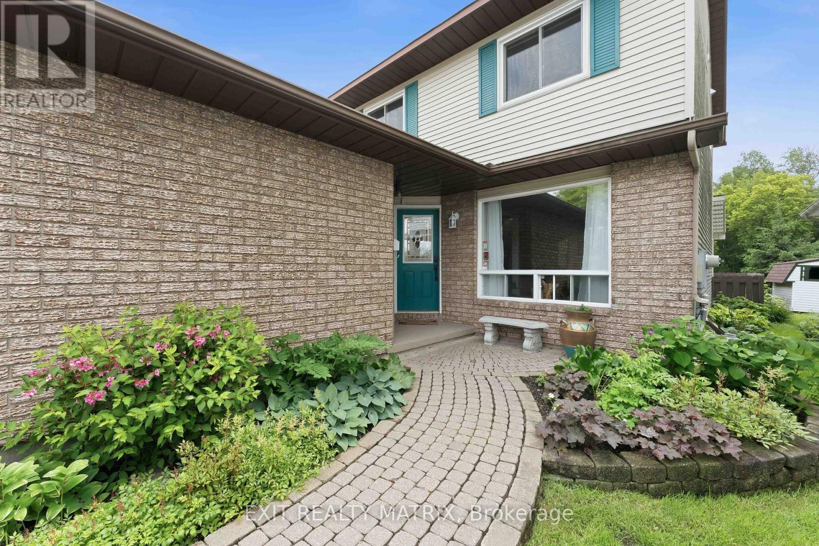 6582 Richer Drive, Ottawa, Ontario  K1C 3G4 - Photo 2 - X13482918