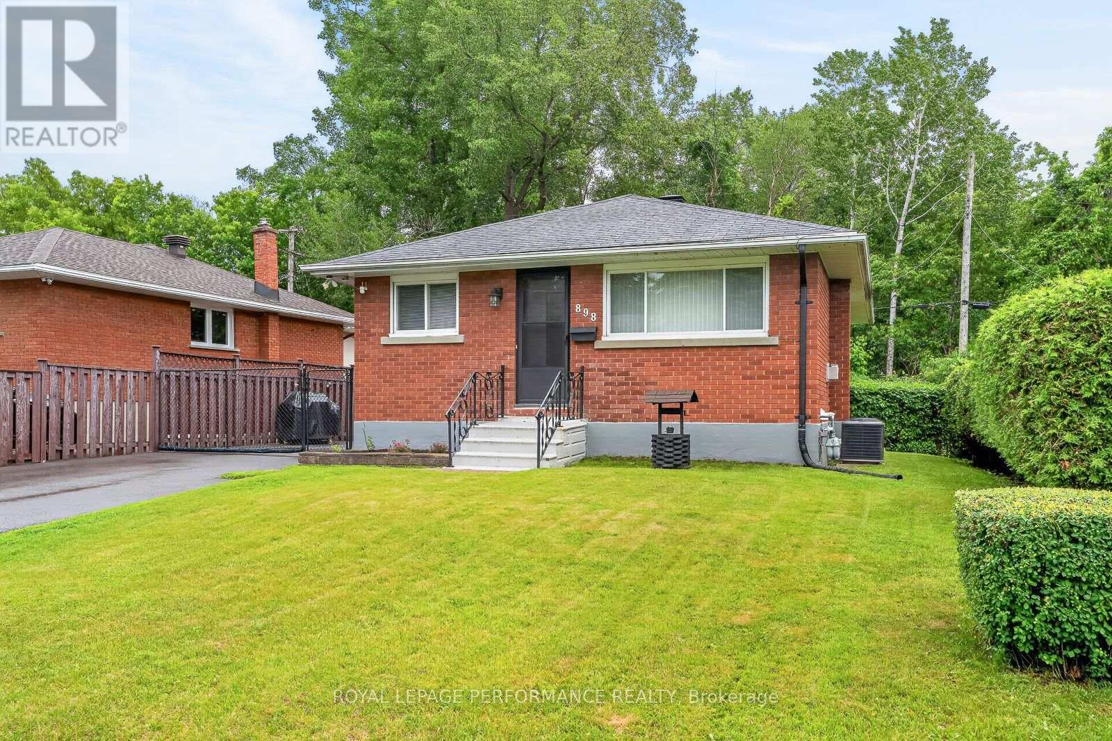 $699,000898 Charleswood Avenue, Ottawa, Ontario