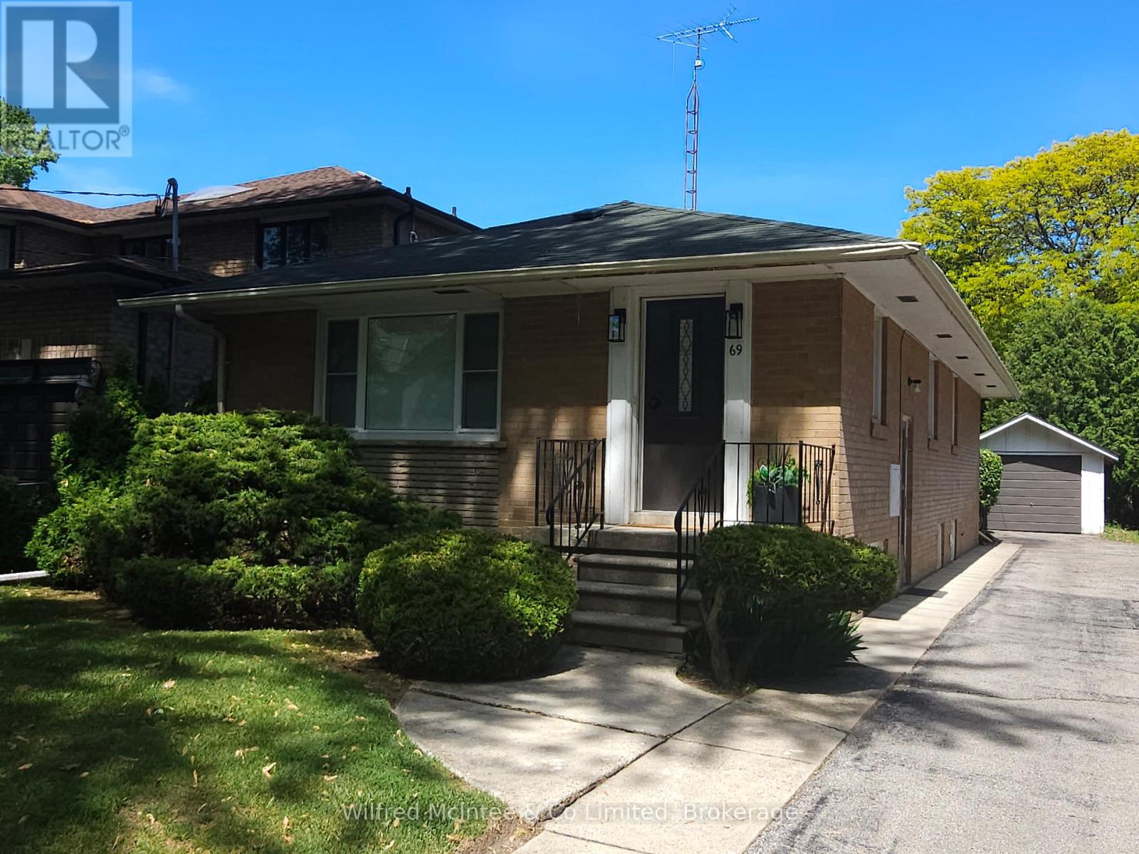 69 HALIBURTON AVENUE, Toronto, Ontario