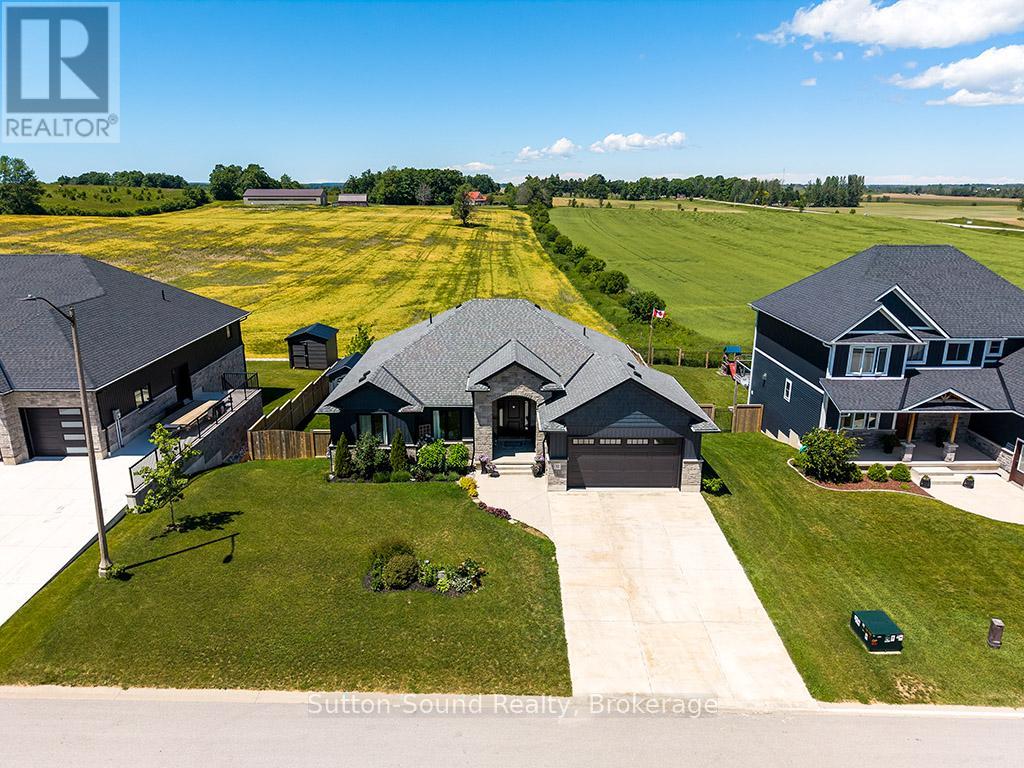 32 Chestnut Hill Crescent, Arran-Elderslie, Ontario  N0H 2N0 - Photo 2 - X13482910