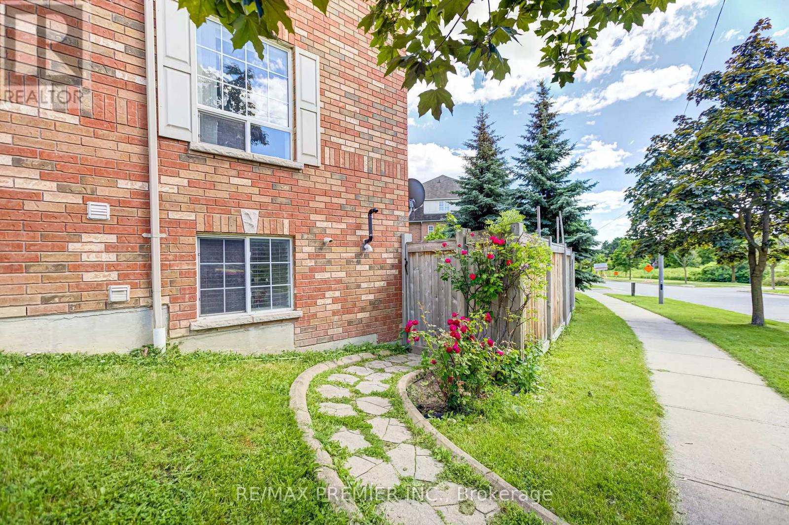 149 Ducatel Crescent, Ajax, Ontario  L1T 0B1 - Photo 8 - E13482828