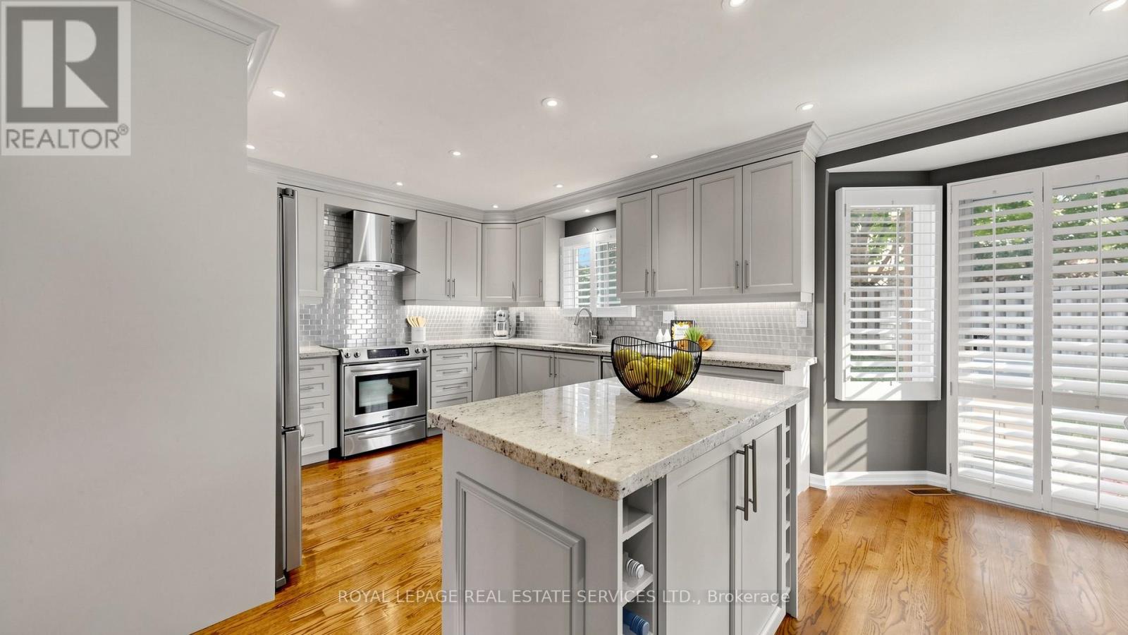 15 Maxwell Court, Vaughan, Ontario  L4J 6Y3 - Photo 9 - N13482870