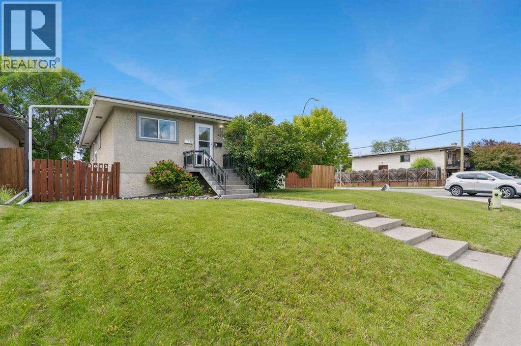 2001 46 Street SE, Calgary, Alberta  T2B 1K5 - Photo 4 - A2288676