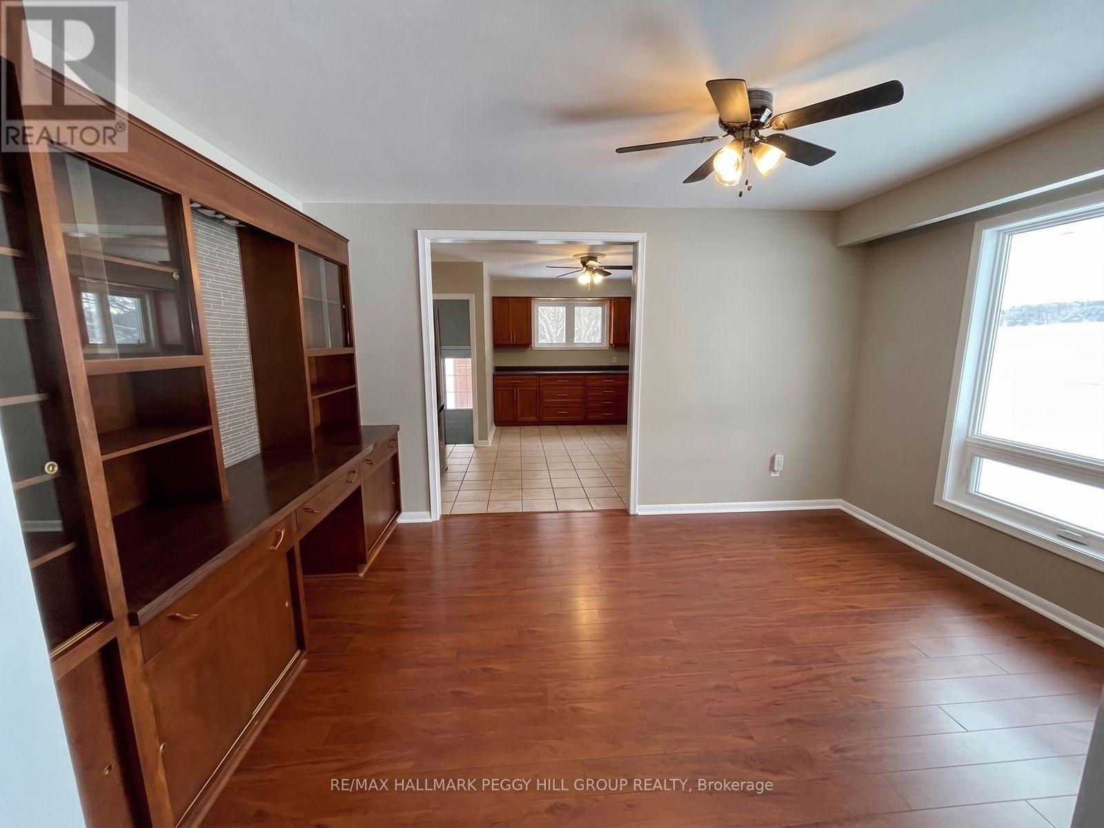 Upper - 1043 Penetanguishene Road, Oro-Medonte, Ontario  L4M 4Y8 - Photo 4 - S13482888