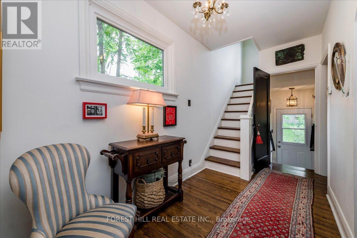131 Toronto Street, Barrie (Queen's Park), Ontario  L4N 1V3 - Photo 2 - S13482984