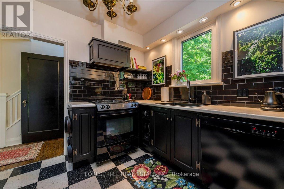 131 Toronto Street, Barrie (Queen's Park), Ontario  L4N 1V3 - Photo 7 - S13482984
