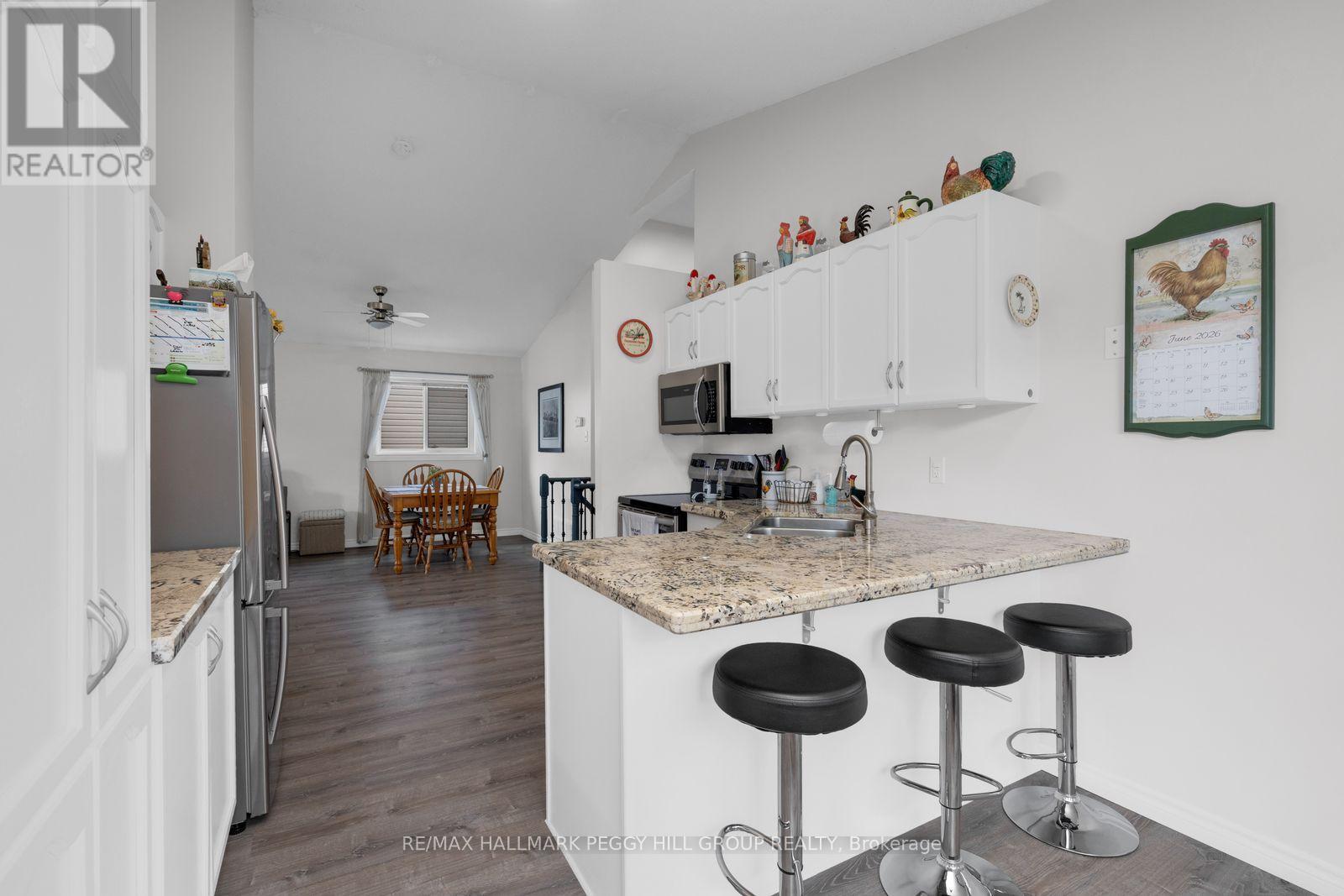 18 Draper Crescent, Barrie, Ontario  L4N 8A9 - Photo 4 - S13483046