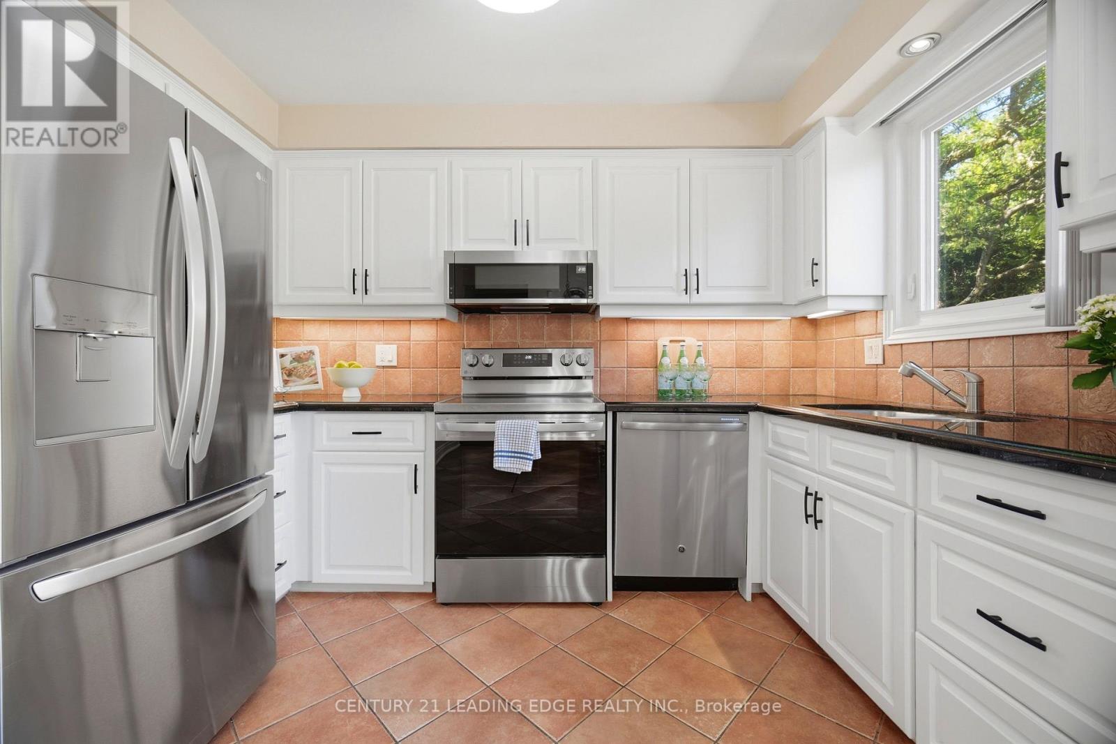 2203 Previn Court, Burlington, Ontario  L7P 4J3 - Photo 14 - W13481730