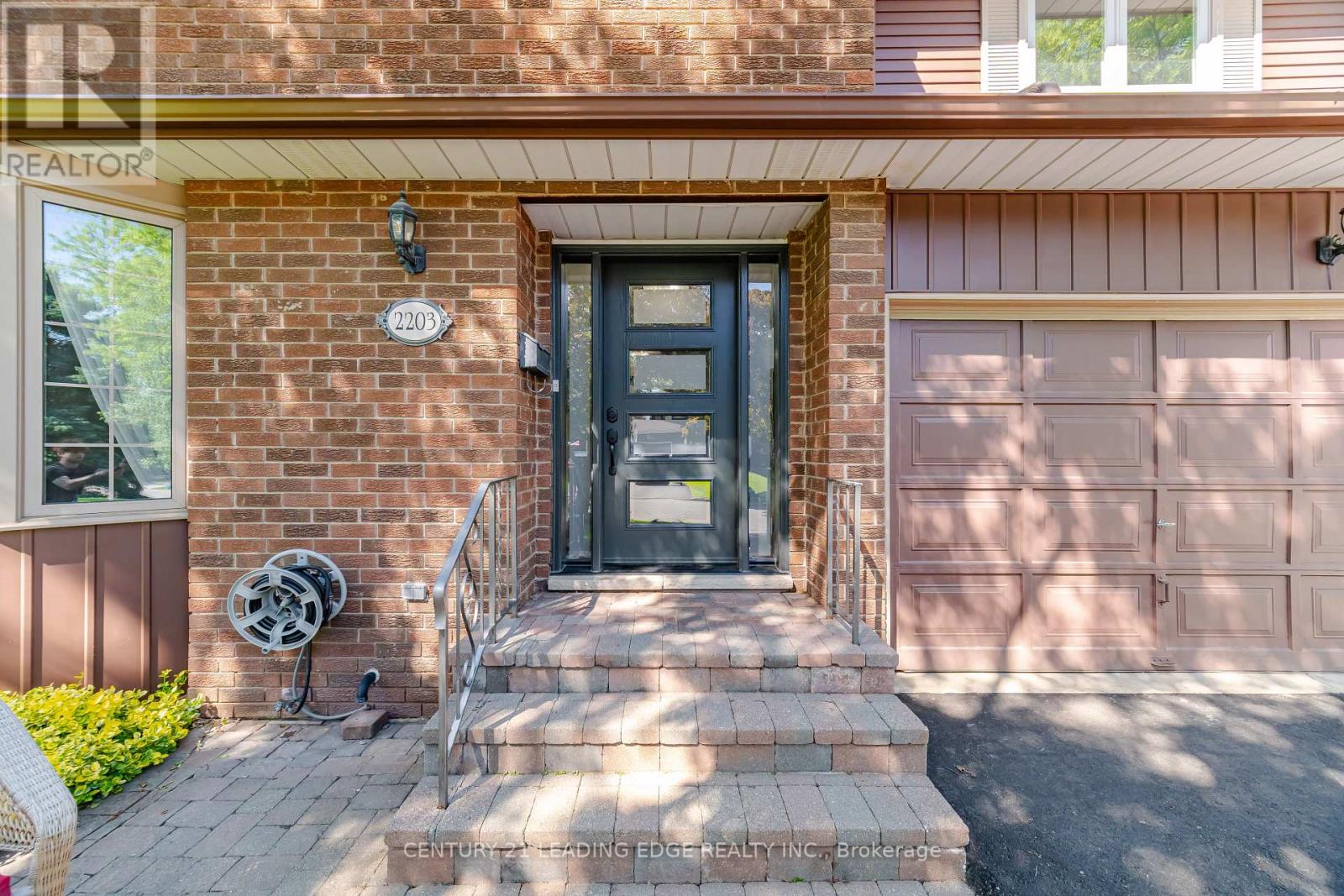 2203 Previn Court, Burlington, Ontario  L7P 4J3 - Photo 6 - W13481730