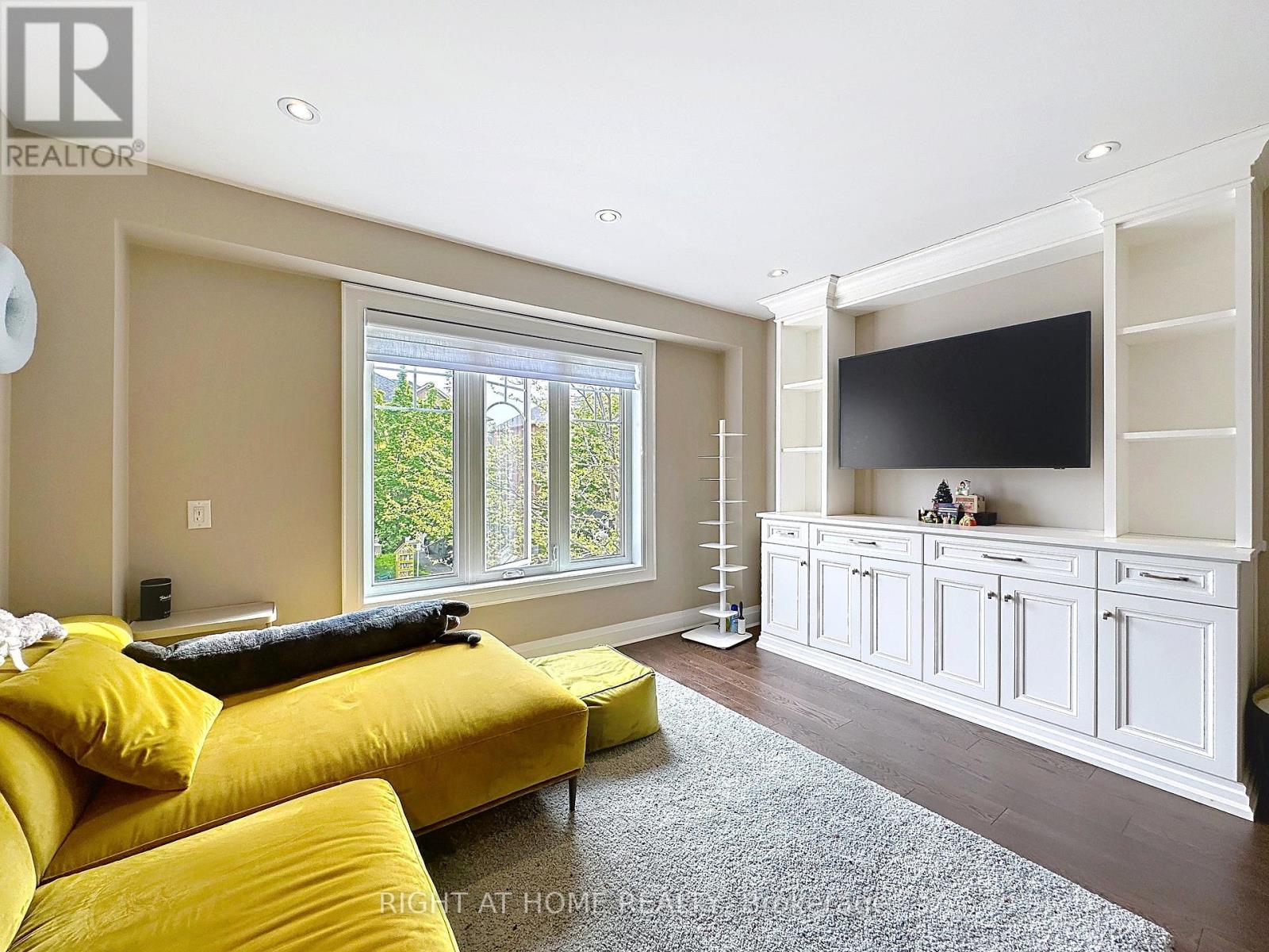 2547 Gill Crescent, Oakville, Ontario  L6H 6R8 - Photo 3 - W13482964