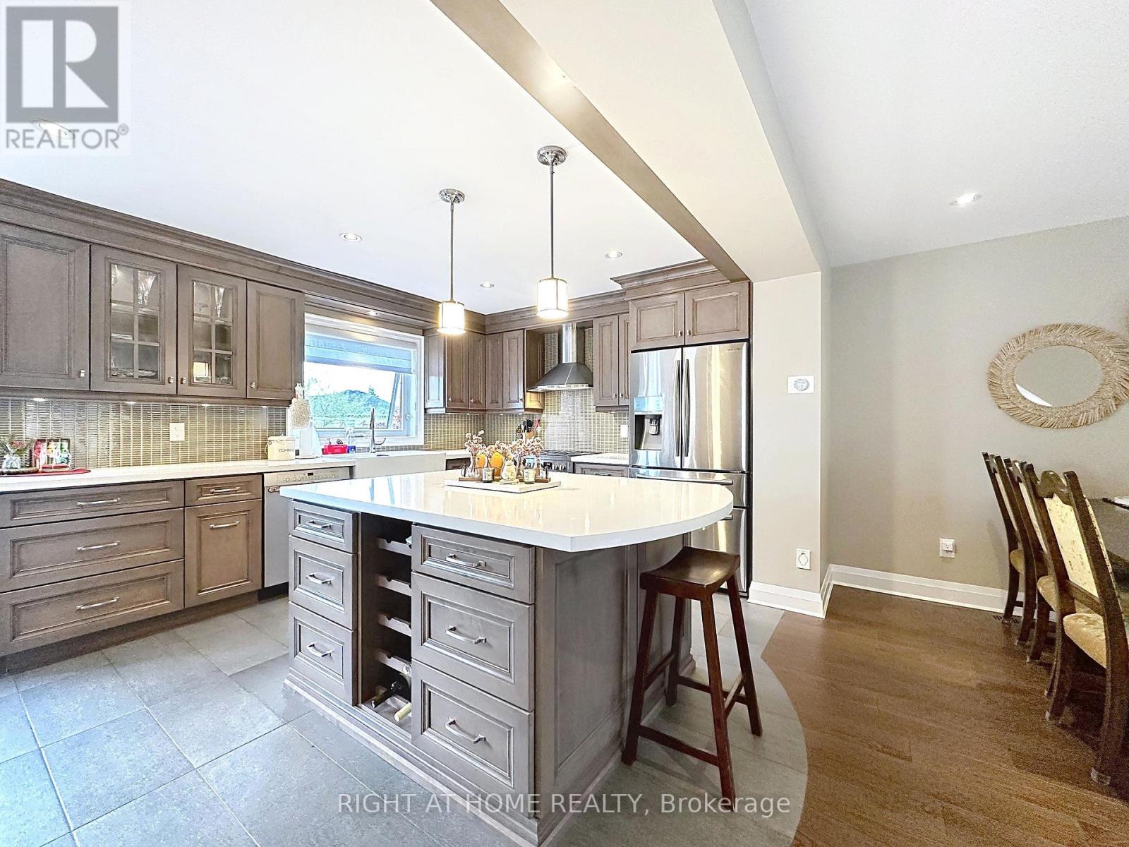 2547 Gill Crescent, Oakville, Ontario  L6H 6R8 - Photo 5 - W13482964
