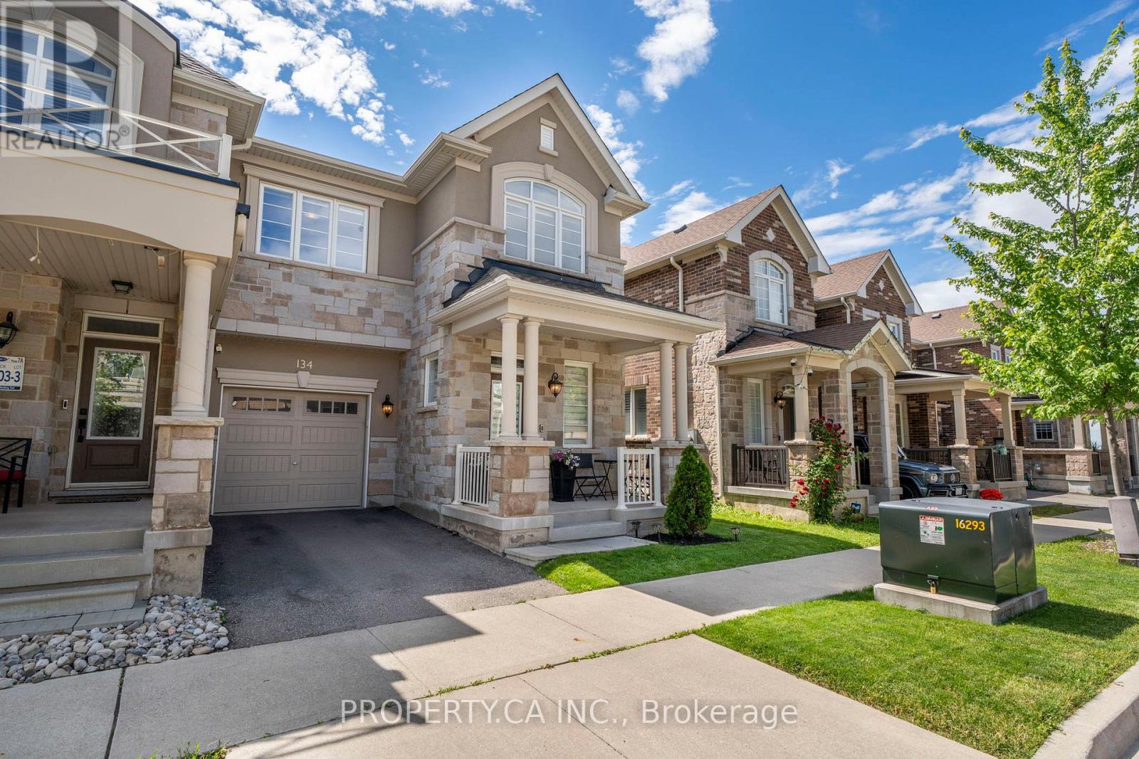 134 Kaitting Trail, Oakville, Ontario  L6M 5K8 - Photo 2 - W13482994