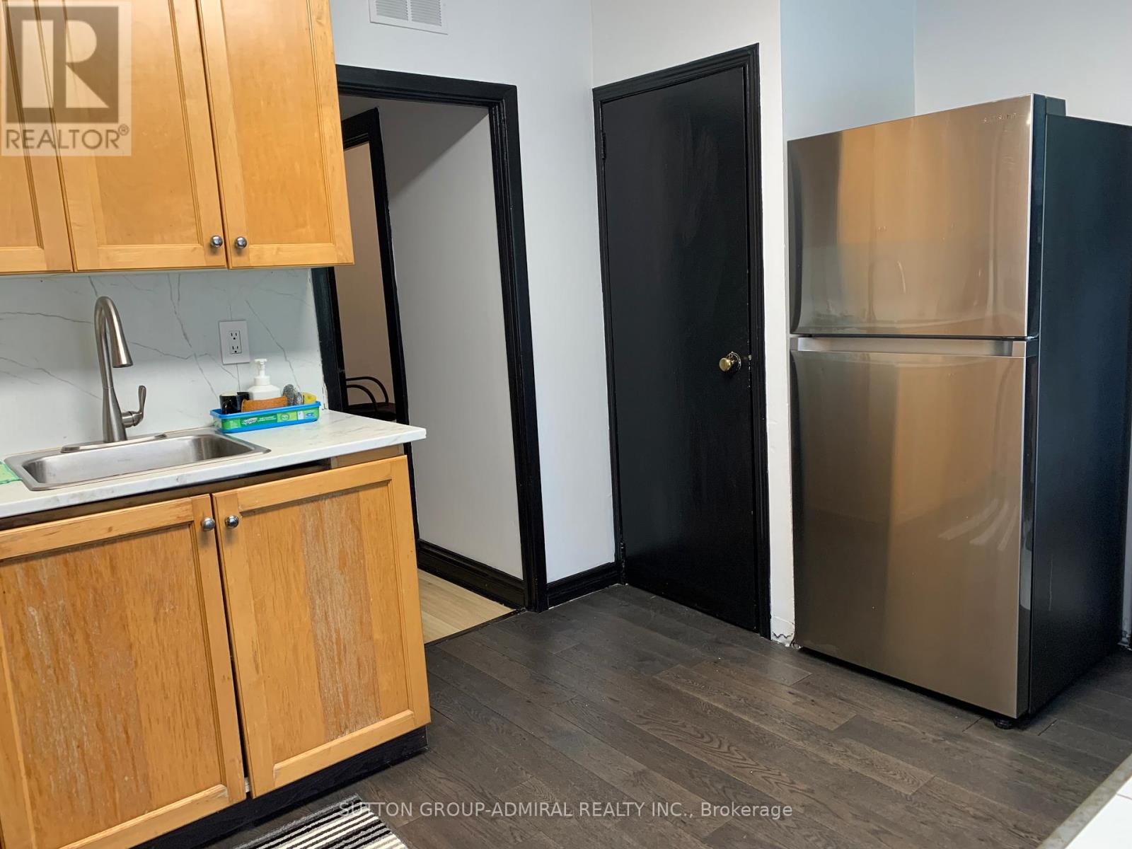 49 Arcadian Circle, Toronto, Ontario  M8W 2Z4 - Photo 4 - W13483006