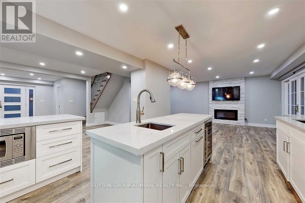 5 Donnybrook Lane, Toronto, Ontario  M9A 2V2 - Photo 15 - W13483050