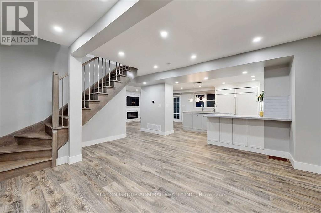 5 Donnybrook Lane, Toronto, Ontario  M9A 2V2 - Photo 5 - W13483050