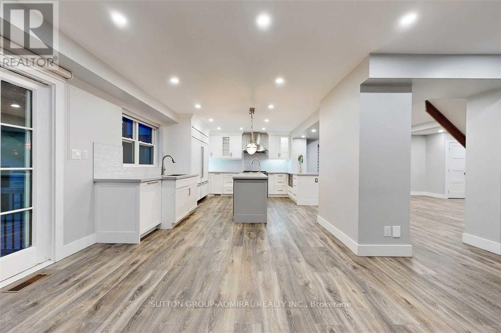 5 Donnybrook Lane, Toronto, Ontario  M9A 2V2 - Photo 8 - W13483050