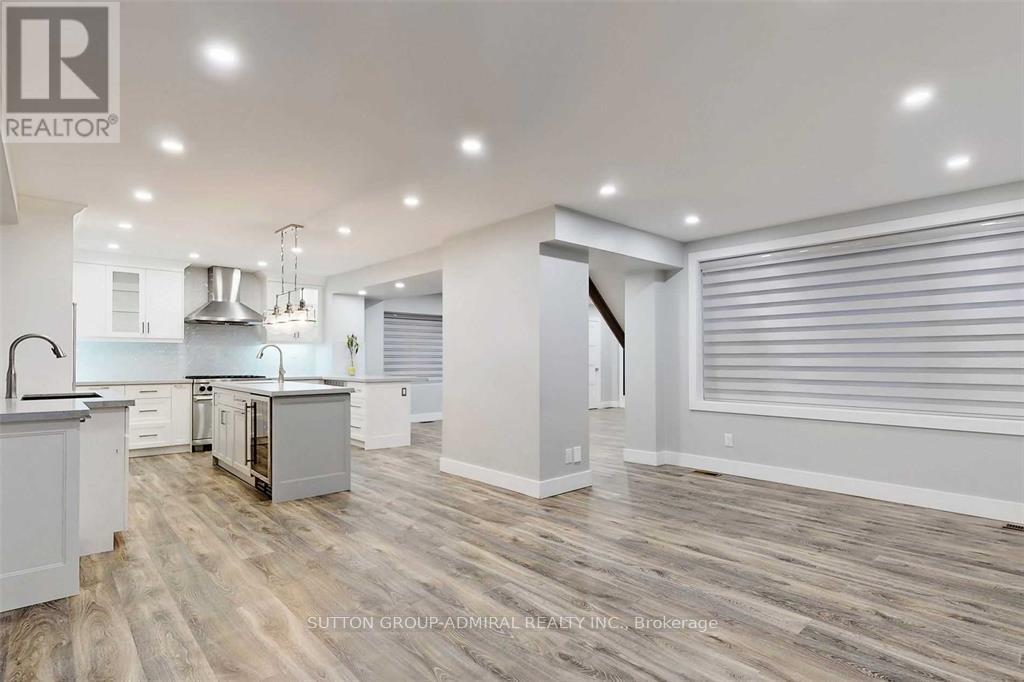 5 Donnybrook Lane, Toronto, Ontario  M9A 2V2 - Photo 9 - W13483050