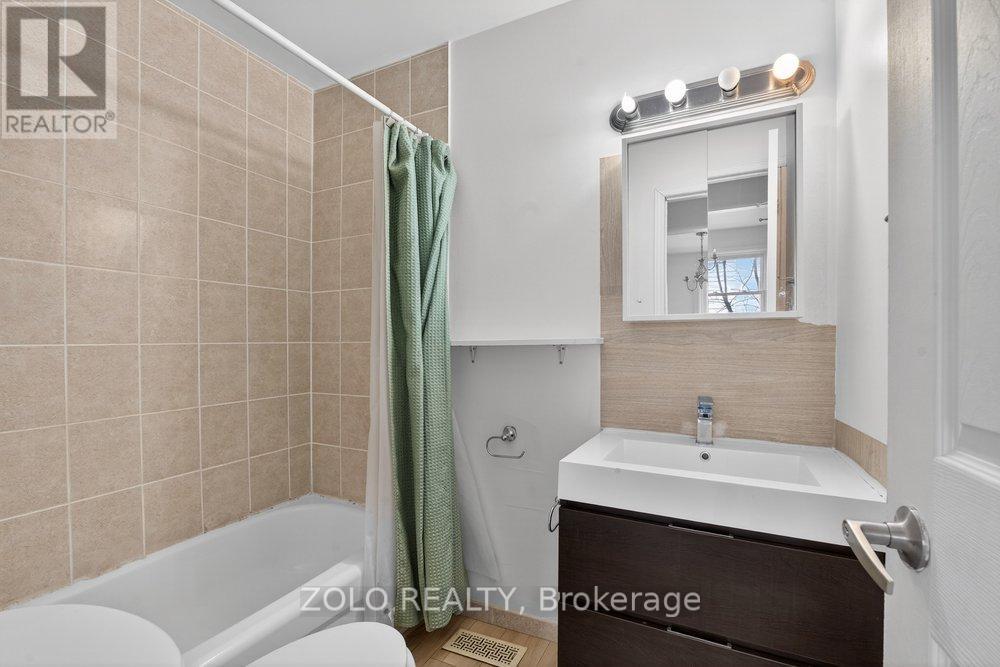 3 - 20 Bridesburg Drive, Toronto, Ontario  M9R 2K3 - Photo 7 - W13483076