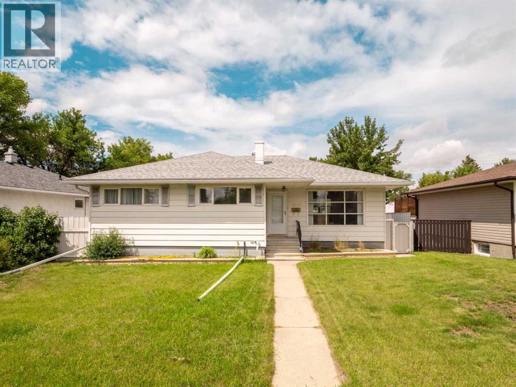2405 13 Avenue S, Lethbridge, Alberta  T1K 0S7 - Photo 1 - A2323688