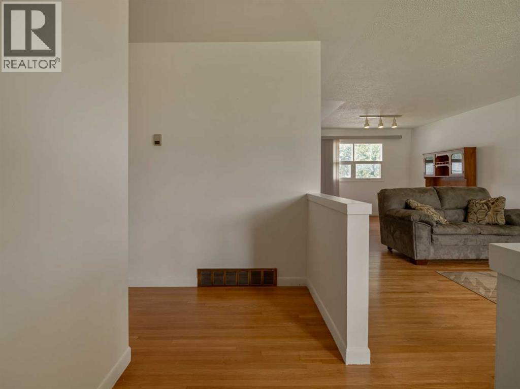 2405 13 Avenue S, Lethbridge, Alberta  T1K 0S7 - Photo 2 - A2323688