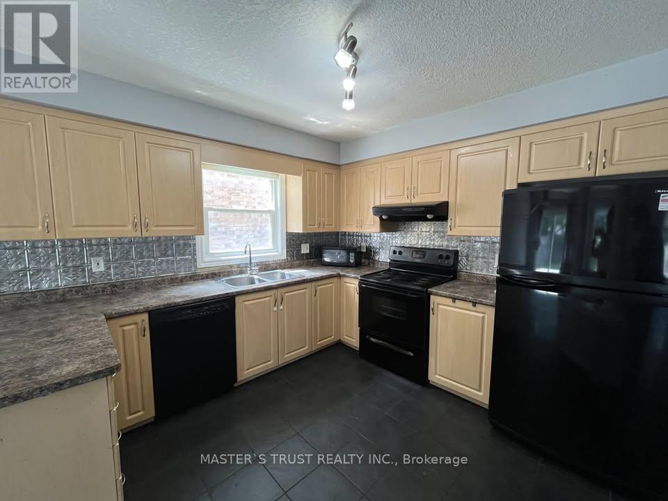 256 Bridlewreath Street, Kitchener, Ontario  N2E 4B4 - Photo 3 - X13482796