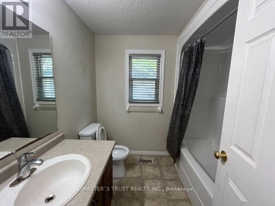 256 Bridlewreath Street, Kitchener, Ontario  N2E 4B4 - Photo 5 - X13482796